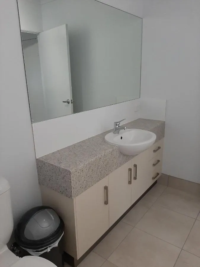 Room In Guest Room - Cozy Room With Separate Entrance And Ensuit Bathroom Atherton 0*,