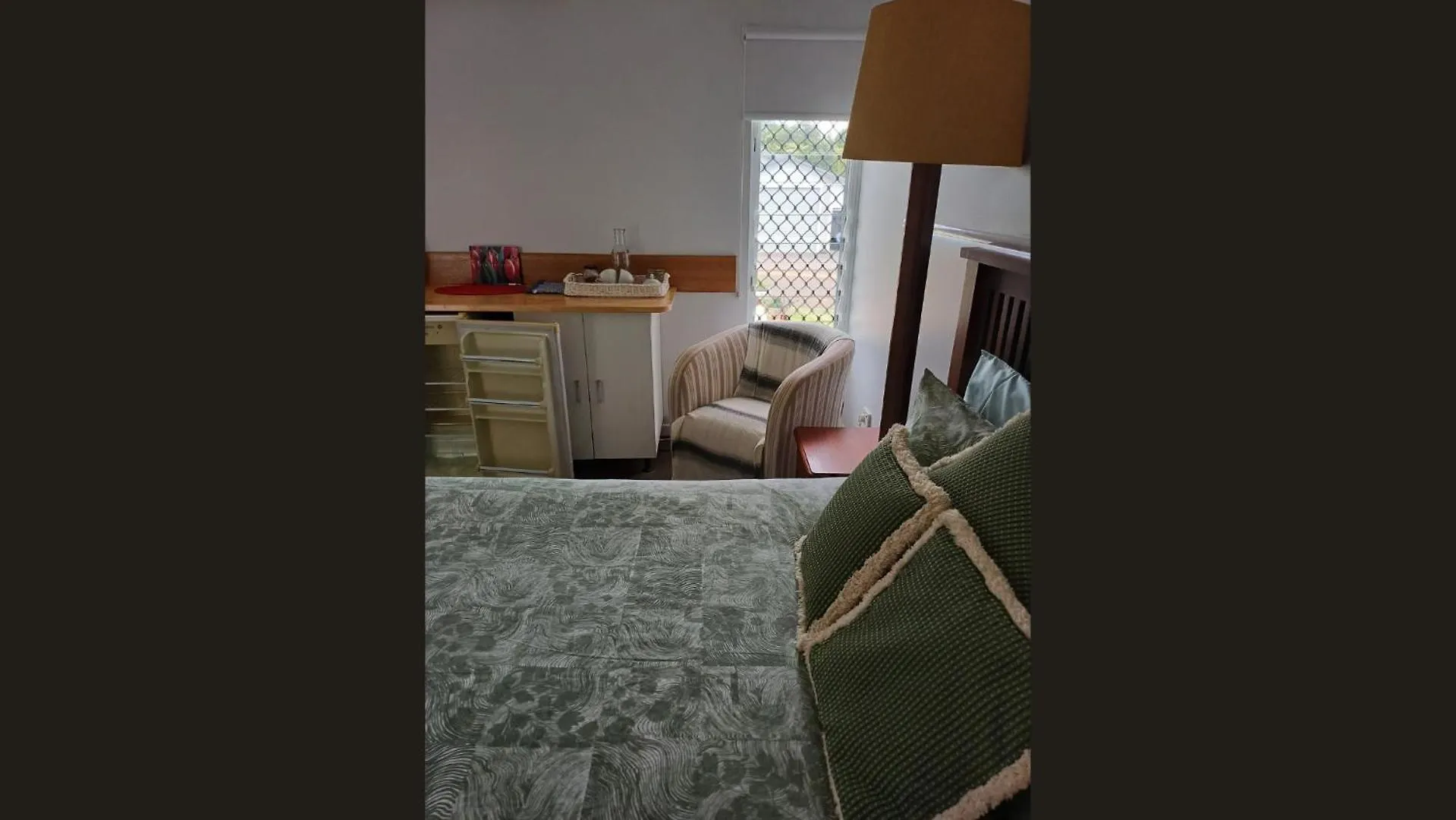Room In Guest Room - Cozy Room With Separate Entrance And Ensuit Bathroom Atherton